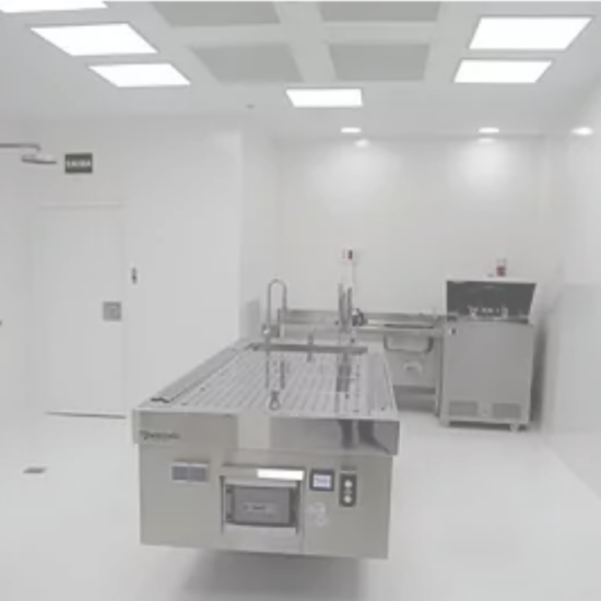 Sala de bioseguridad para autopsias
